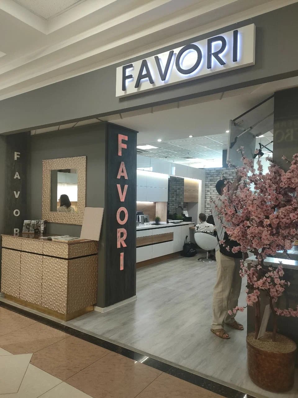 Интерьер салона Favori
